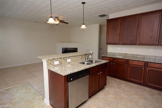 5124 Whitaker PL, Virginia Beach, VA 23462