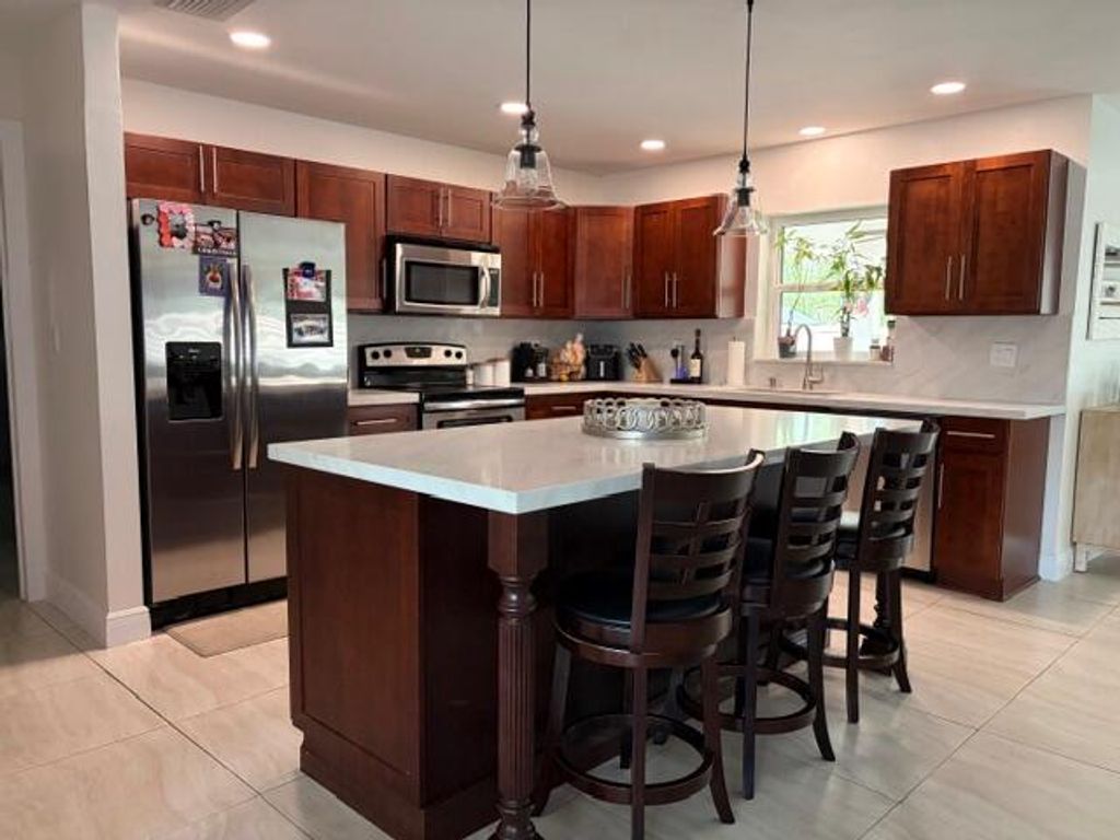 5821 SW 13th Street, Plantation, FL 33317