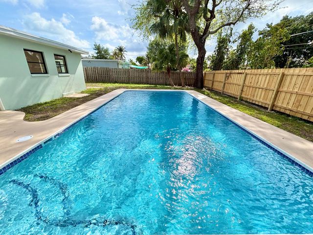 1753 16th Court N, Lake Worth Beach, FL 33460