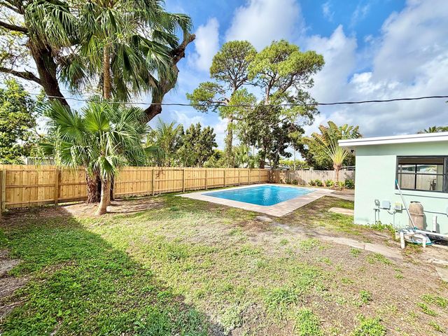 1753 16th Court N, Lake Worth Beach, FL 33460