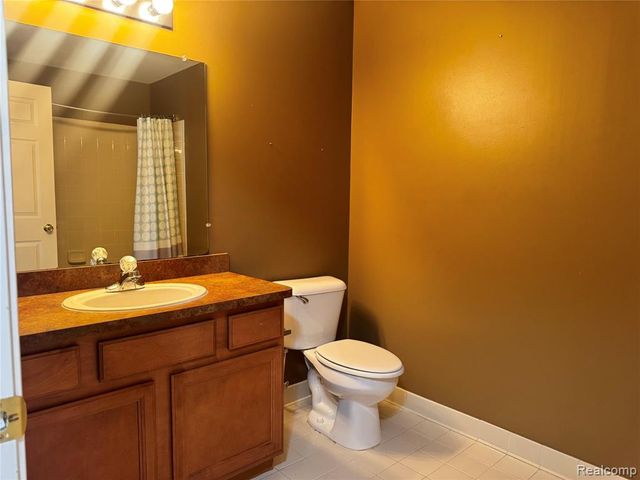 45997 Rhodes Drive, Macomb, MI 48044