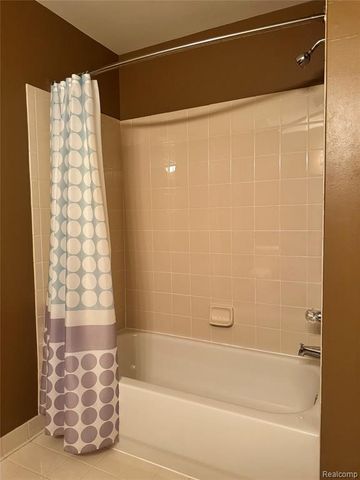 45997 Rhodes Drive, Macomb, MI 48044
