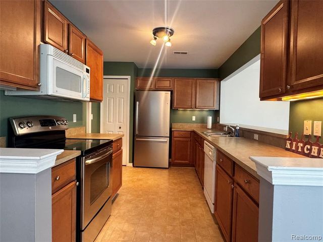 45997 Rhodes Drive, Macomb, MI 48044