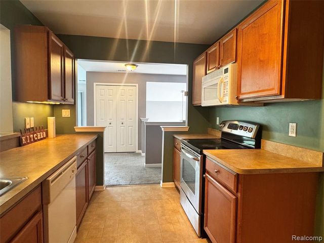45997 Rhodes Drive, Macomb, MI 48044