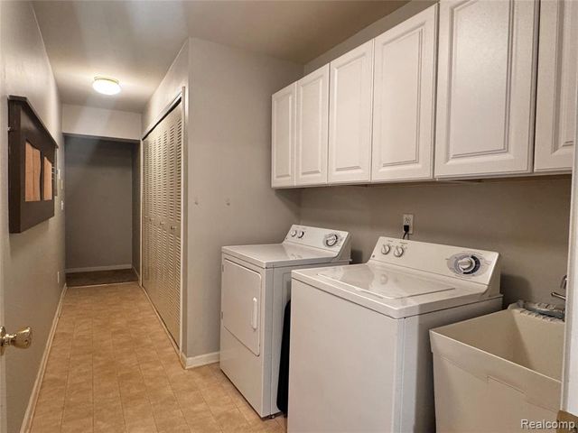 45997 Rhodes Drive, Macomb, MI 48044