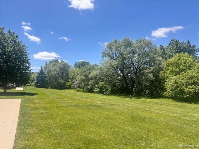 45997 Rhodes Drive, Macomb, MI 48044