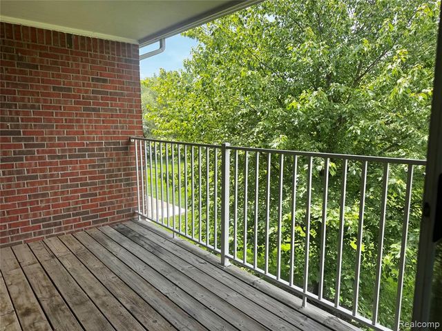 45997 Rhodes Drive, Macomb, MI 48044