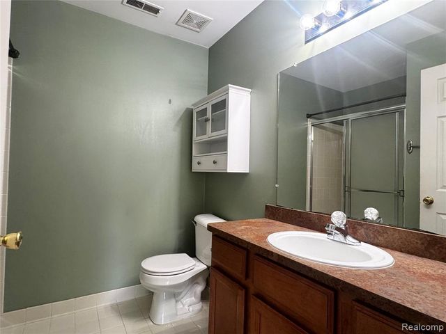 45997 Rhodes Drive, Macomb, MI 48044