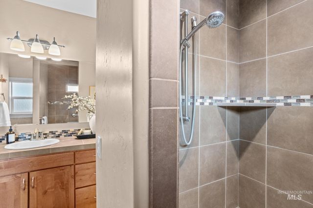 719 W Arbor Pointe Way, Nampa, ID 83686