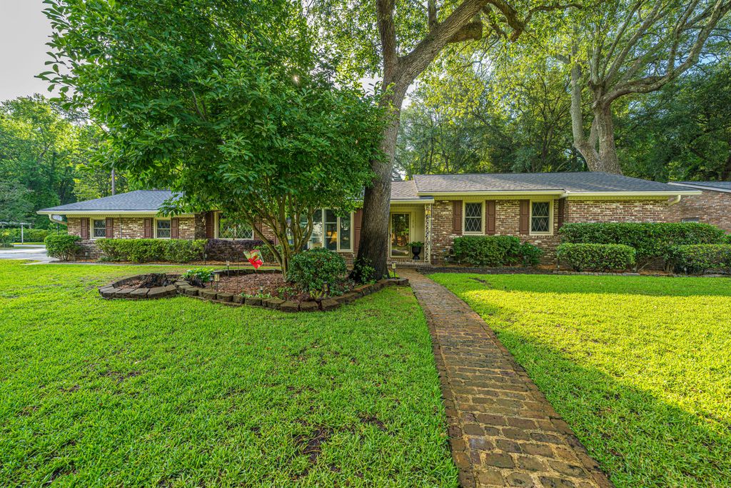 1870 Rugby Lane, Charleston, SC 29407
