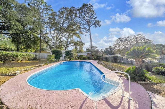 27 Magnolia Avenue, Shalimar, FL 32579