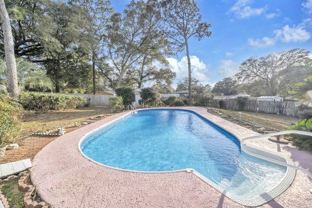 27 Magnolia Avenue, Shalimar, FL 32579