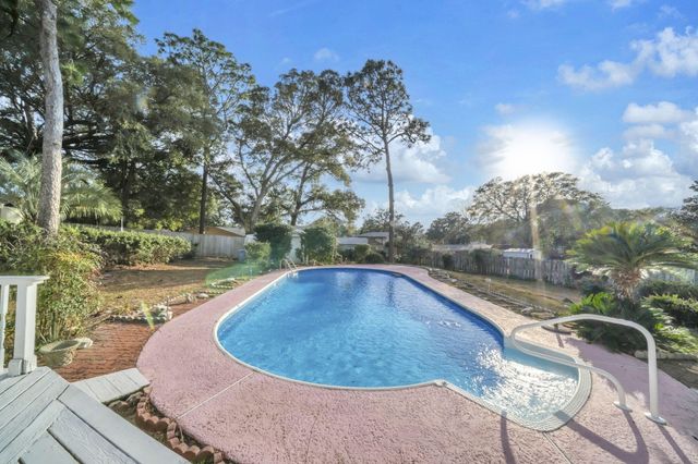 27 Magnolia Avenue, Shalimar, FL 32579