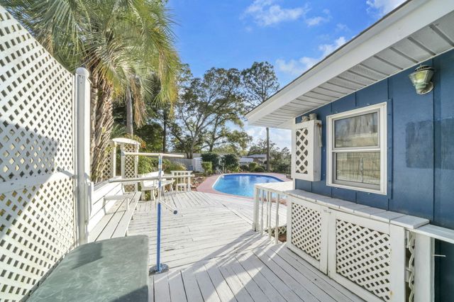 27 Magnolia Avenue, Shalimar, FL 32579