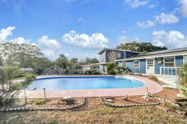 27 Magnolia Avenue, Shalimar, FL 32579