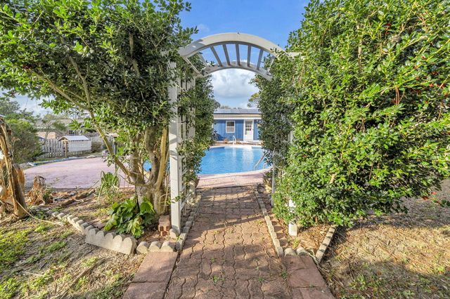 27 Magnolia Avenue, Shalimar, FL 32579