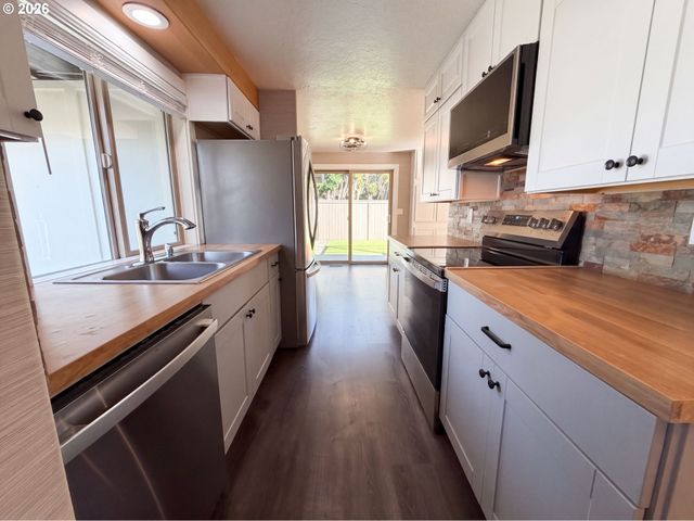 1320 Ne 17TH St, Gresham, OR 97030