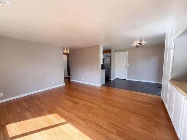 1320 Ne 17TH St, Gresham, OR 97030