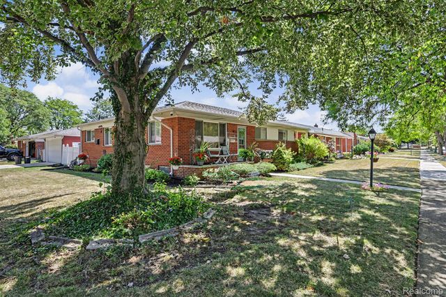 7292 Fairwood Drive, Dearborn Heights, MI 48127