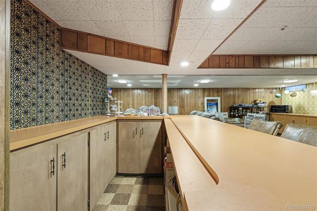 7292 Fairwood Drive, Dearborn Heights, MI 48127