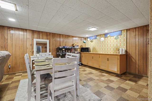 7292 Fairwood Drive, Dearborn Heights, MI 48127