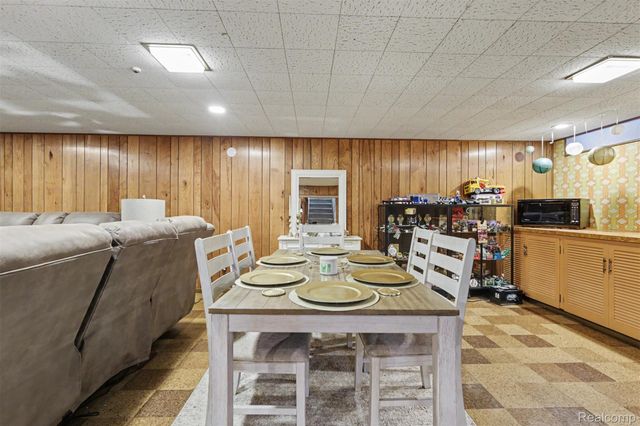 7292 Fairwood Drive, Dearborn Heights, MI 48127