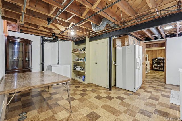 7292 Fairwood Drive, Dearborn Heights, MI 48127