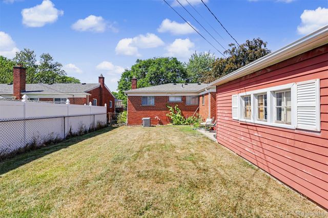 7292 Fairwood Drive, Dearborn Heights, MI 48127