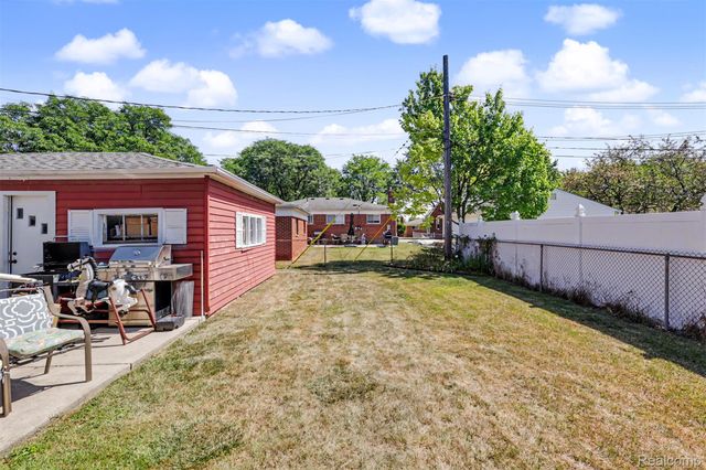 7292 Fairwood Drive, Dearborn Heights, MI 48127