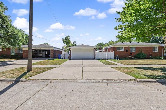 7292 Fairwood Drive, Dearborn Heights, MI 48127
