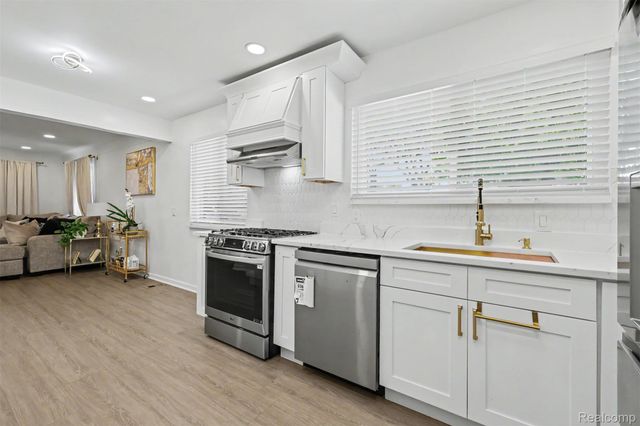 7292 Fairwood Drive, Dearborn Heights, MI 48127