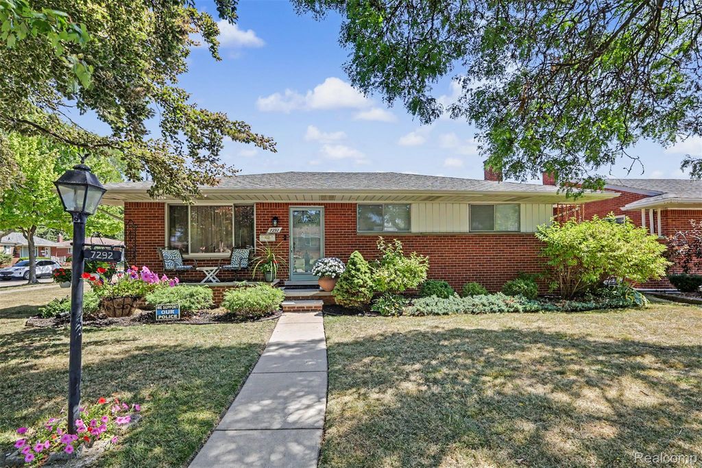 7292 Fairwood Drive, Dearborn Heights, MI 48127