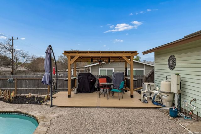 218 Whispering Oaks, Live Oak, TX 78233