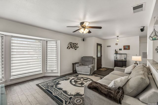 218 Whispering Oaks, Live Oak, TX 78233