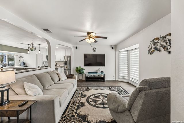 218 Whispering Oaks, Live Oak, TX 78233