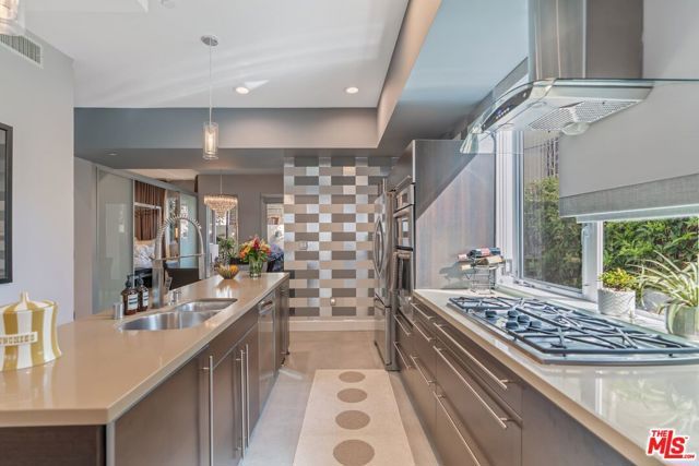 1250 N Harper Avenue 302, Los Angeles, CA 90046