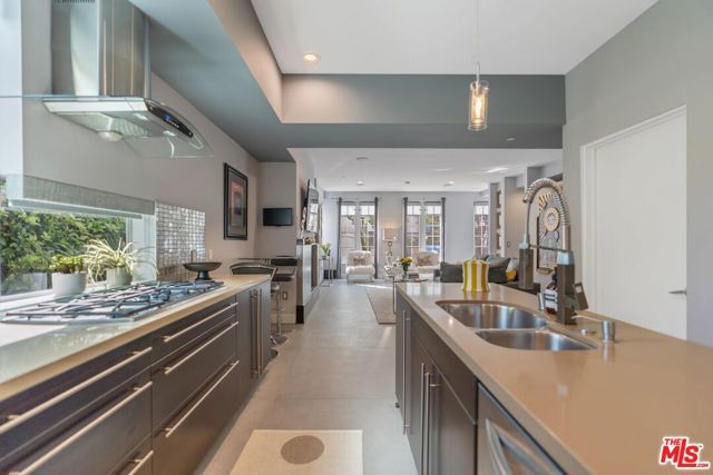 1250 N Harper Avenue 302, Los Angeles, CA 90046