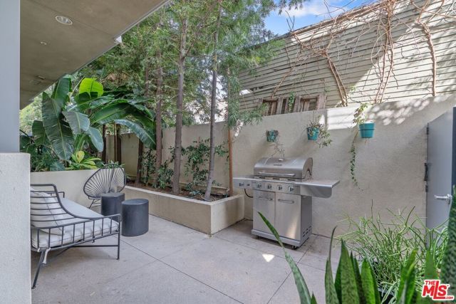 1250 N Harper Avenue 302, Los Angeles, CA 90046