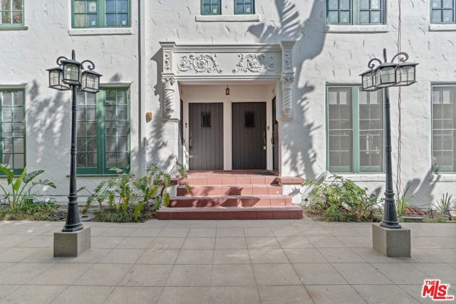 1250 N Harper Avenue 302, Los Angeles, CA 90046