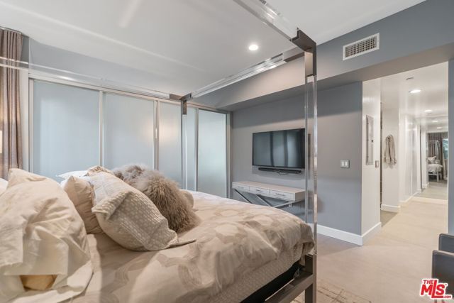 1250 N Harper Avenue 302, Los Angeles, CA 90046