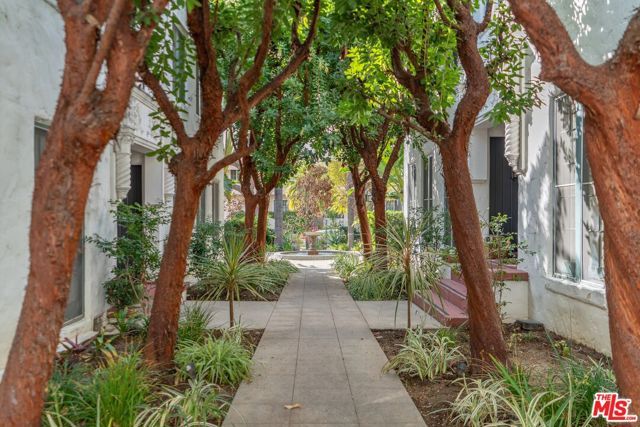 1250 N Harper Avenue 302, Los Angeles, CA 90046