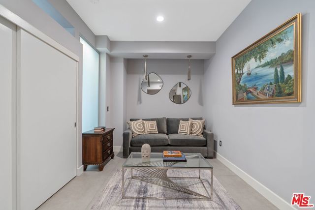 1250 N Harper Avenue 302, Los Angeles, CA 90046