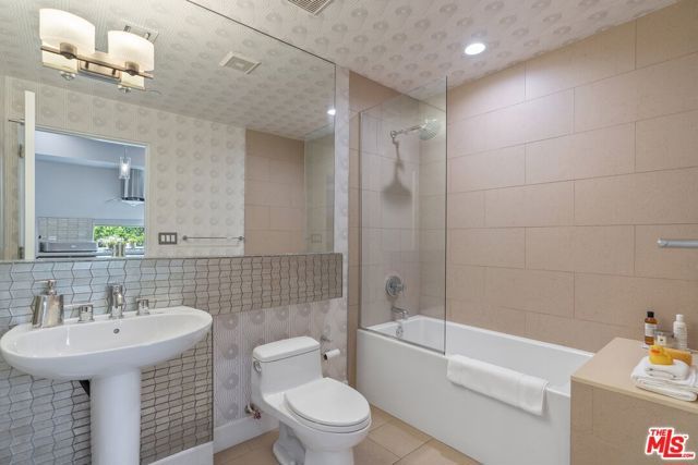 1250 N Harper Avenue 302, Los Angeles, CA 90046
