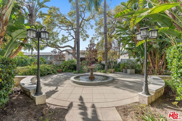 1250 N Harper Avenue 302, Los Angeles, CA 90046