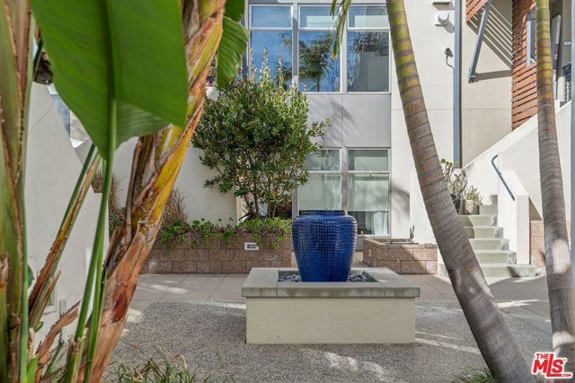 1250 N Harper Avenue 302, Los Angeles, CA 90046