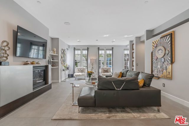 1250 N Harper Avenue 302, Los Angeles, CA 90046