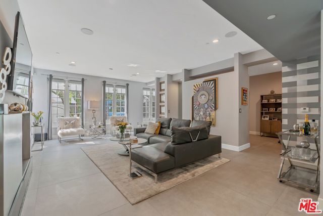 1250 N Harper Avenue 302, Los Angeles, CA 90046