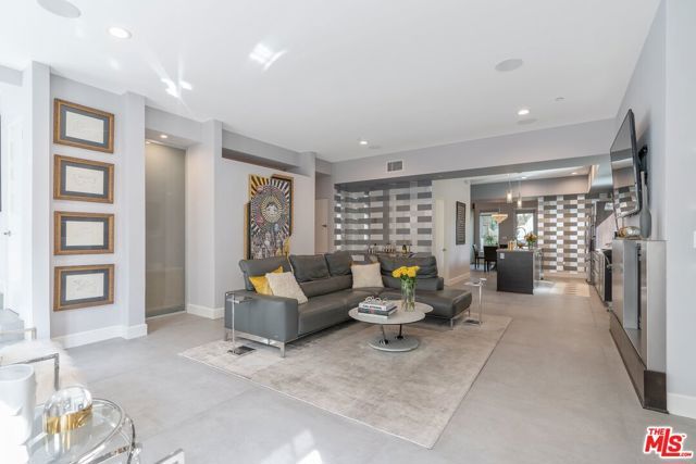 1250 N Harper Avenue 302, Los Angeles, CA 90046