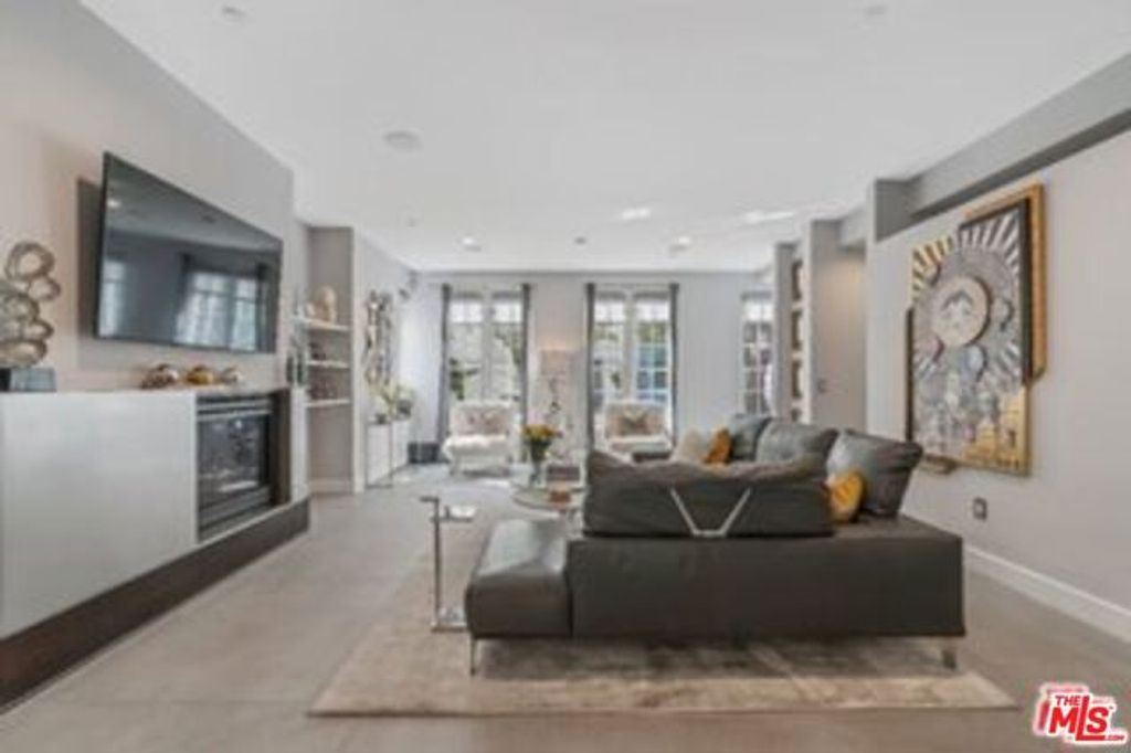 1250 N Harper Avenue 302, Los Angeles, CA 90046
