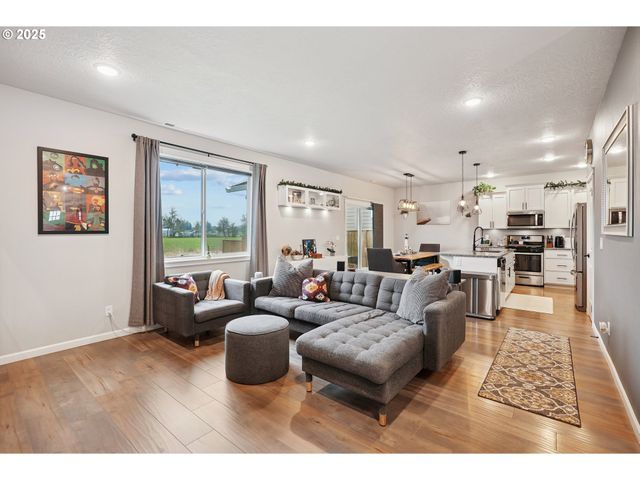 4245 SAGECREST Dr Ne, Albany, OR 97322